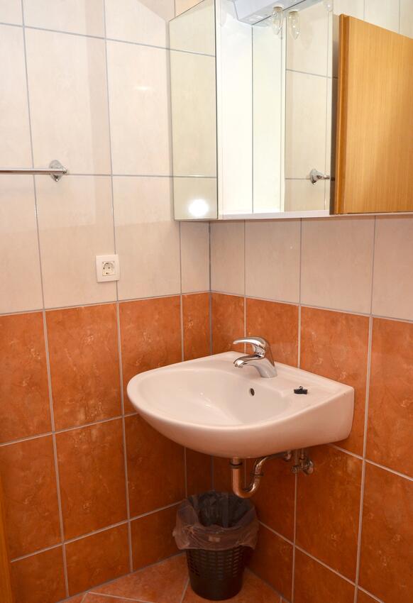 A-13681-e - Private accommodation - Apartments by the sea Gradac, Makarska
