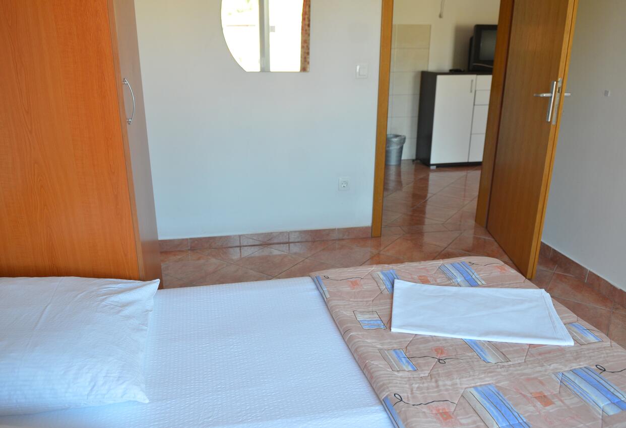 A-13681-e - Private accommodation - Apartments by the sea Gradac, Makarska