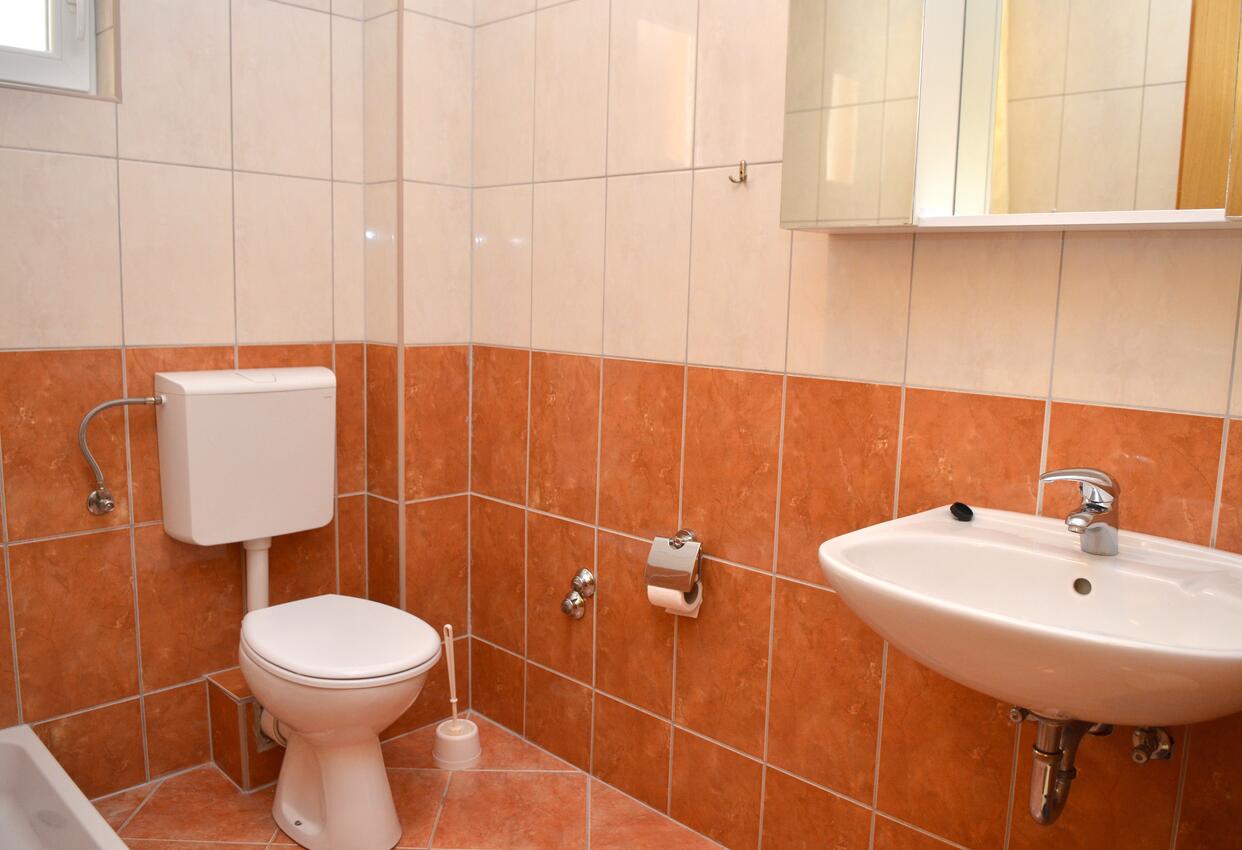 A-13681-f - Private accommodation - Apartments by the sea Gradac, Makarska