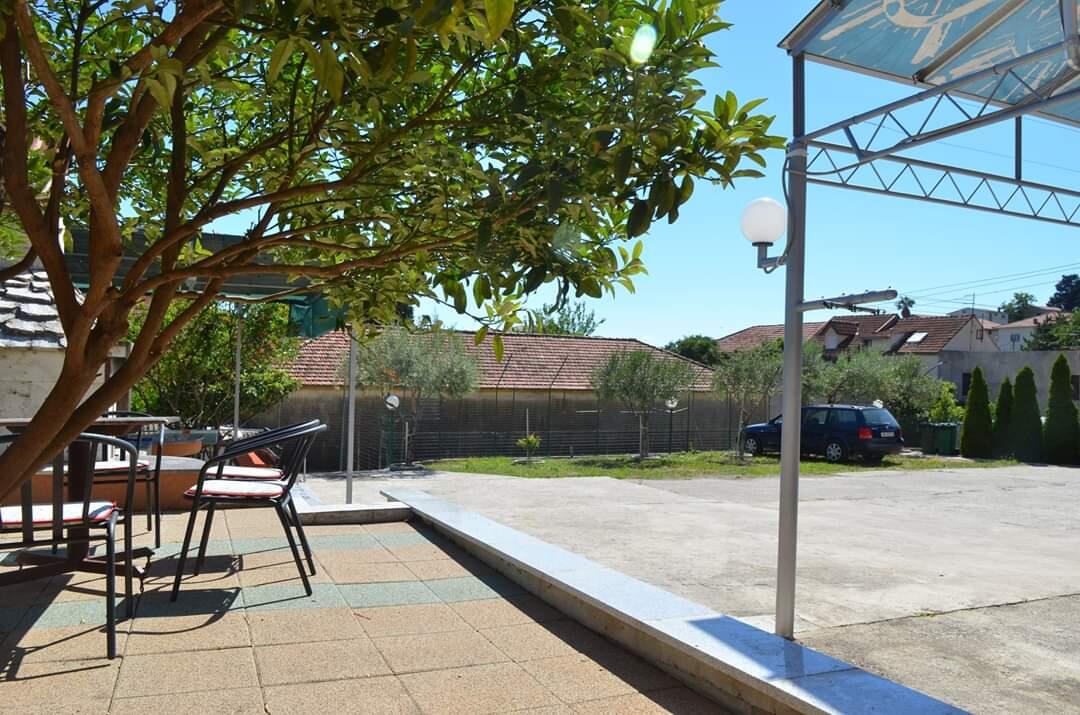 Courtyard - Apartments by the sea Gradac, Makarska
