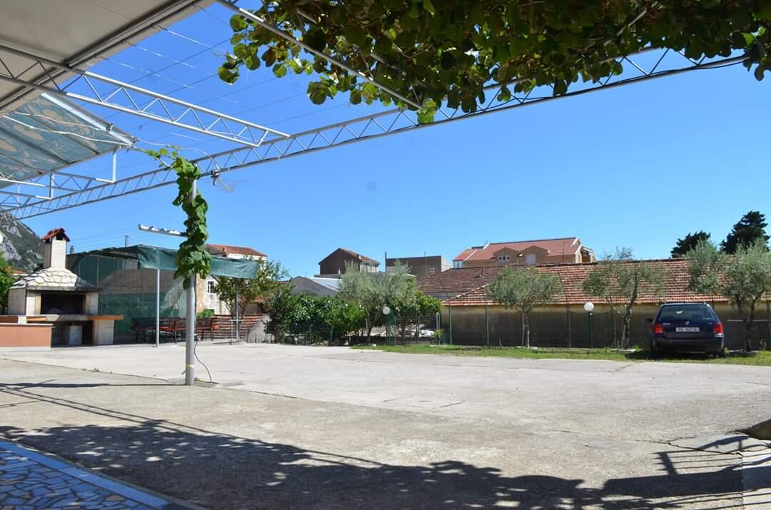 Parking lot - Apartments by the sea Gradac, Makarska