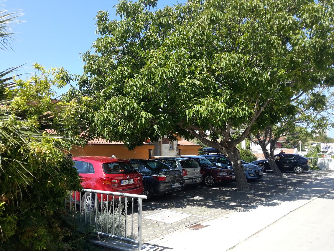 Parking lot - Apartments by the sea Gradac, Makarska