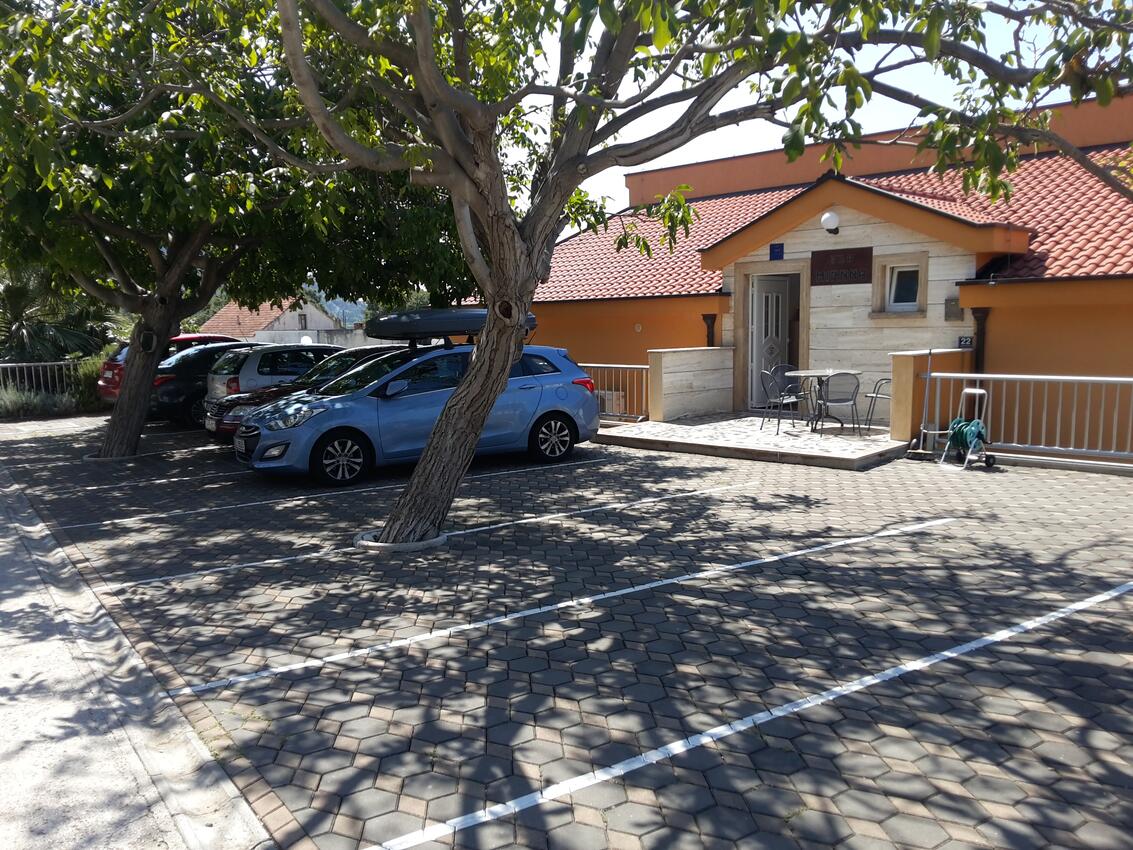 Parking lot - Apartments by the sea Gradac, Makarska