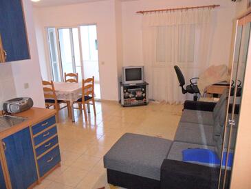 Apartments with parking space Rogoznica - 13684