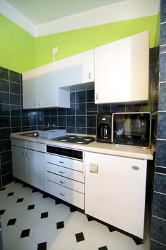 Familienferienwohnungen am Meer Pirovac, Sibenik - 13692