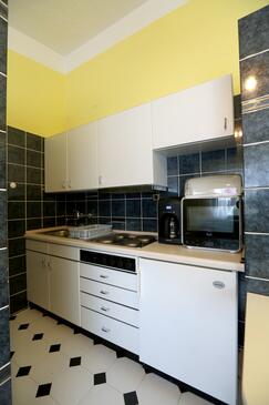 Familienferienwohnungen am Meer Pirovac, Sibenik - 13692