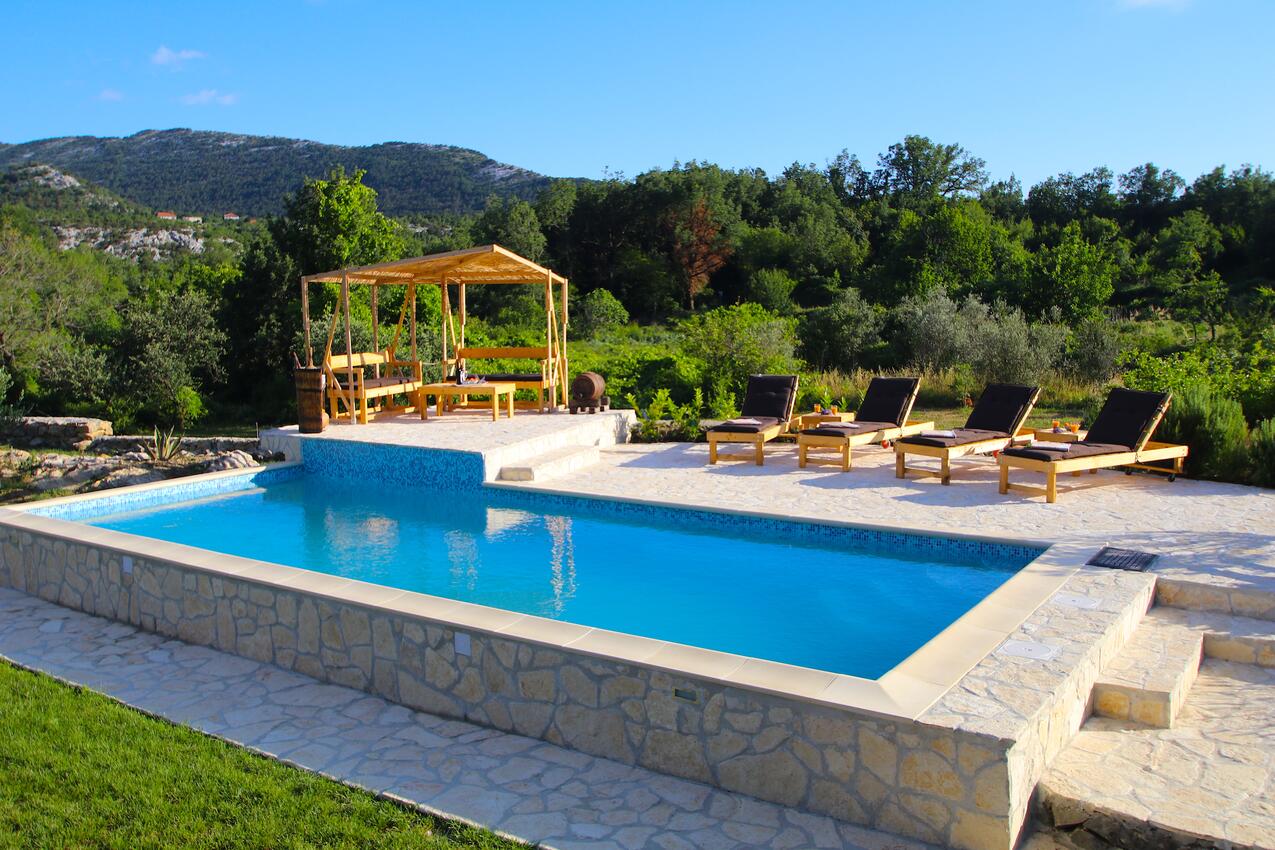 Family friendly house with a swimming pool Zadvarje, Makarska - 13703