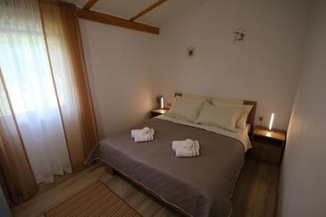 Family friendly house with a swimming pool Zadvarje, Makarska - 13703