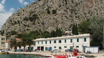 Apartment with terrace Omiš, Central Dalmatia