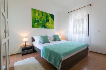 Seaside family friendly house with a swimming pool Ražanj, Rogoznica - 13738