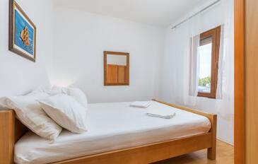 Apartments and rooms with parking space Fažana - 13742