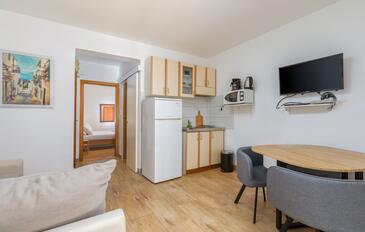 Apartments and rooms with parking space Fažana - 13742