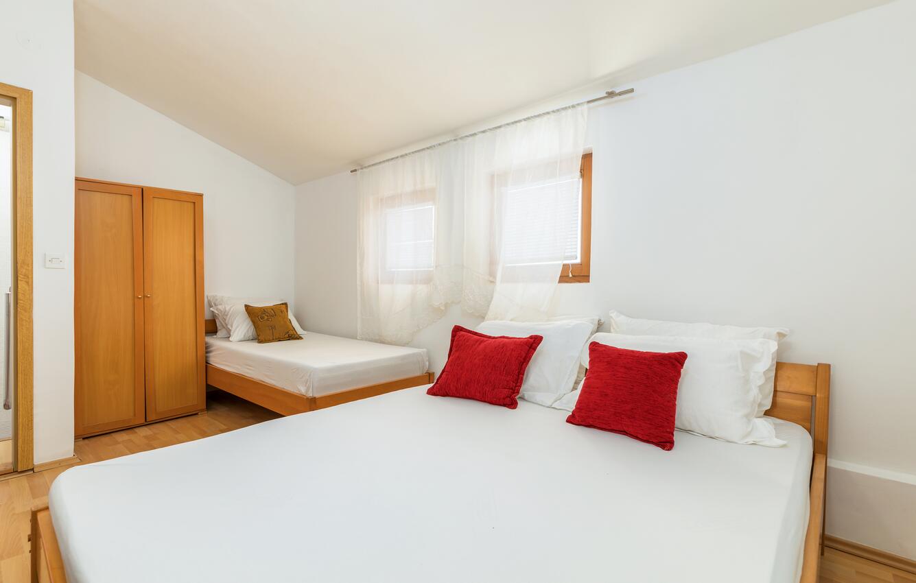 A-13742-d - Private accommodation - Apartments and rooms with parking space Fažana