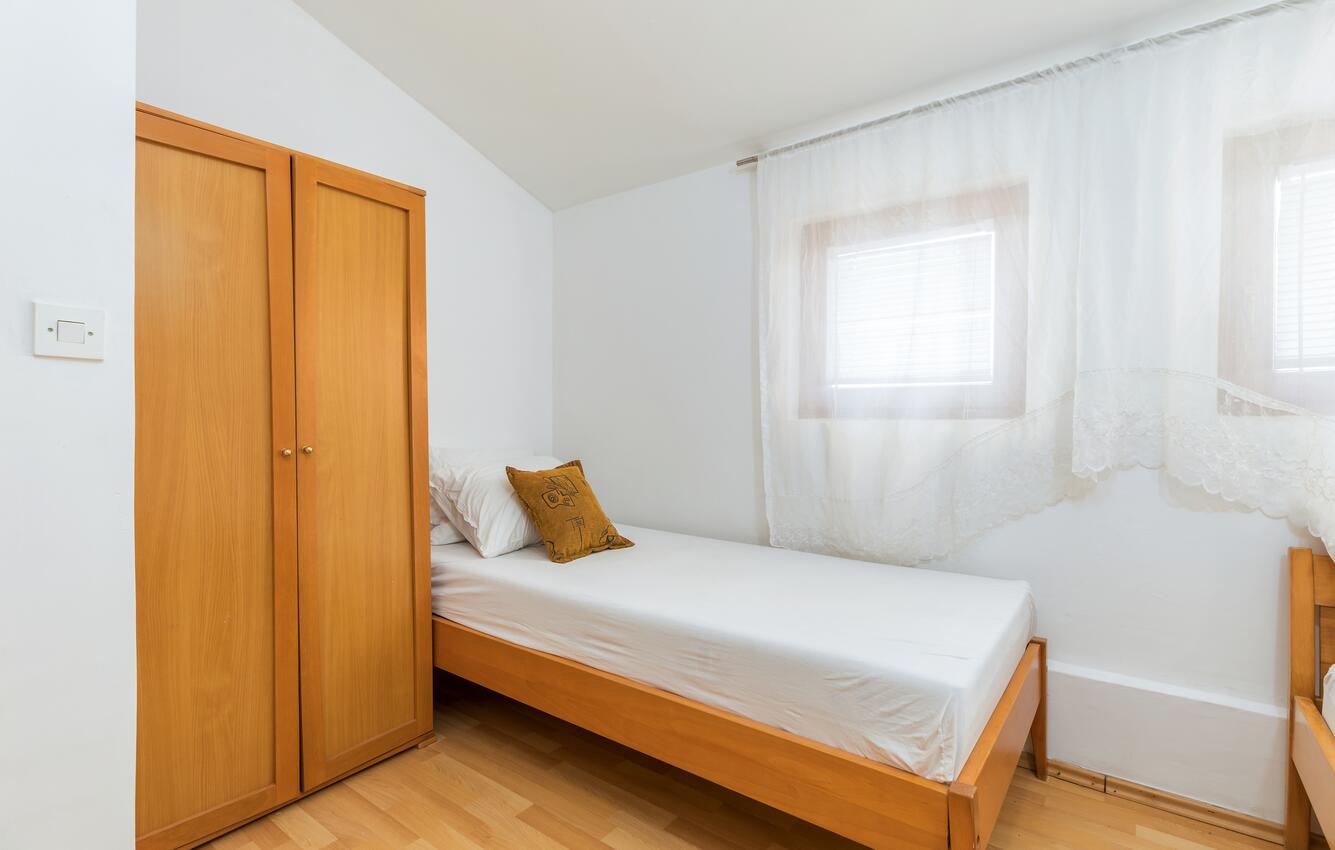 A-13742-d - Private accommodation - Apartments and rooms with parking space Fažana