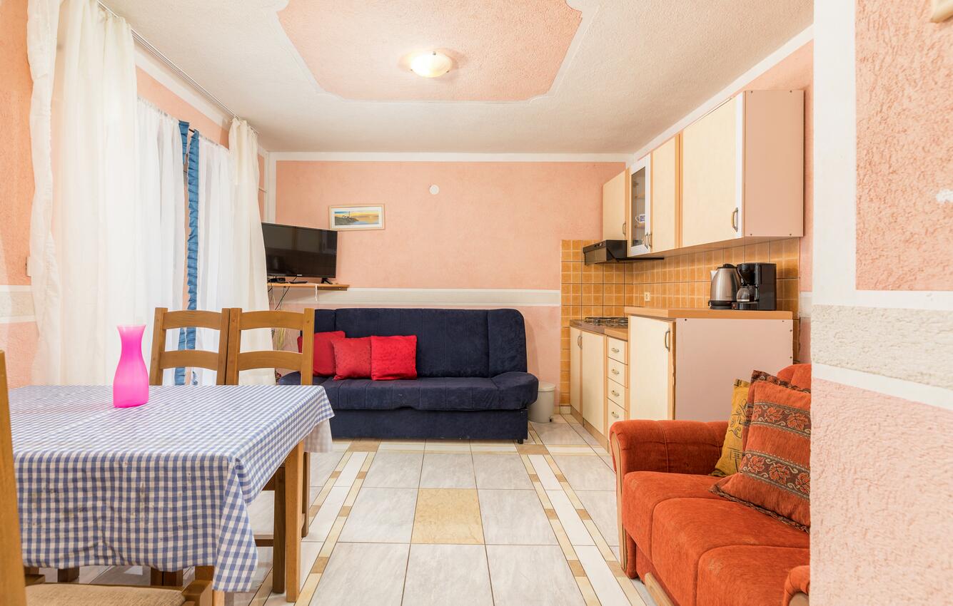 A-13742-d - Private accommodation - Apartments and rooms with parking space Fažana