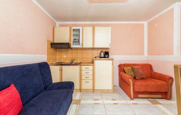 Apartments and rooms with parking space Fažana - 13742