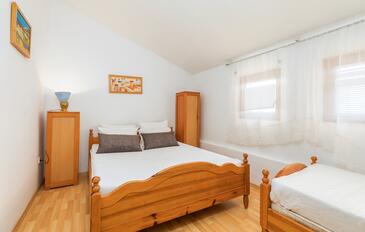 Apartments and rooms with parking space Fažana - 13742