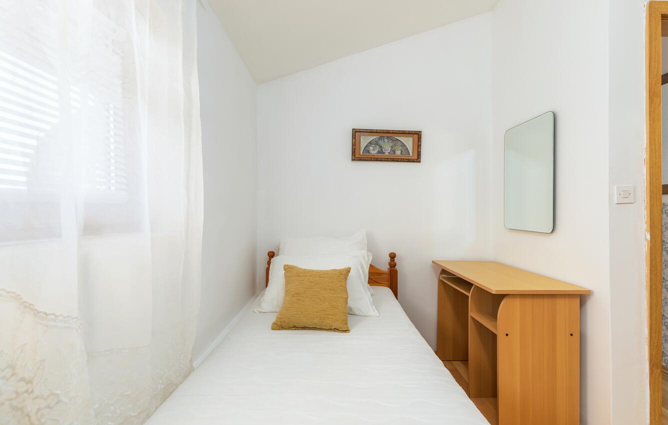 A-13742-e - Private accommodation - Apartments and rooms with parking space Fažana