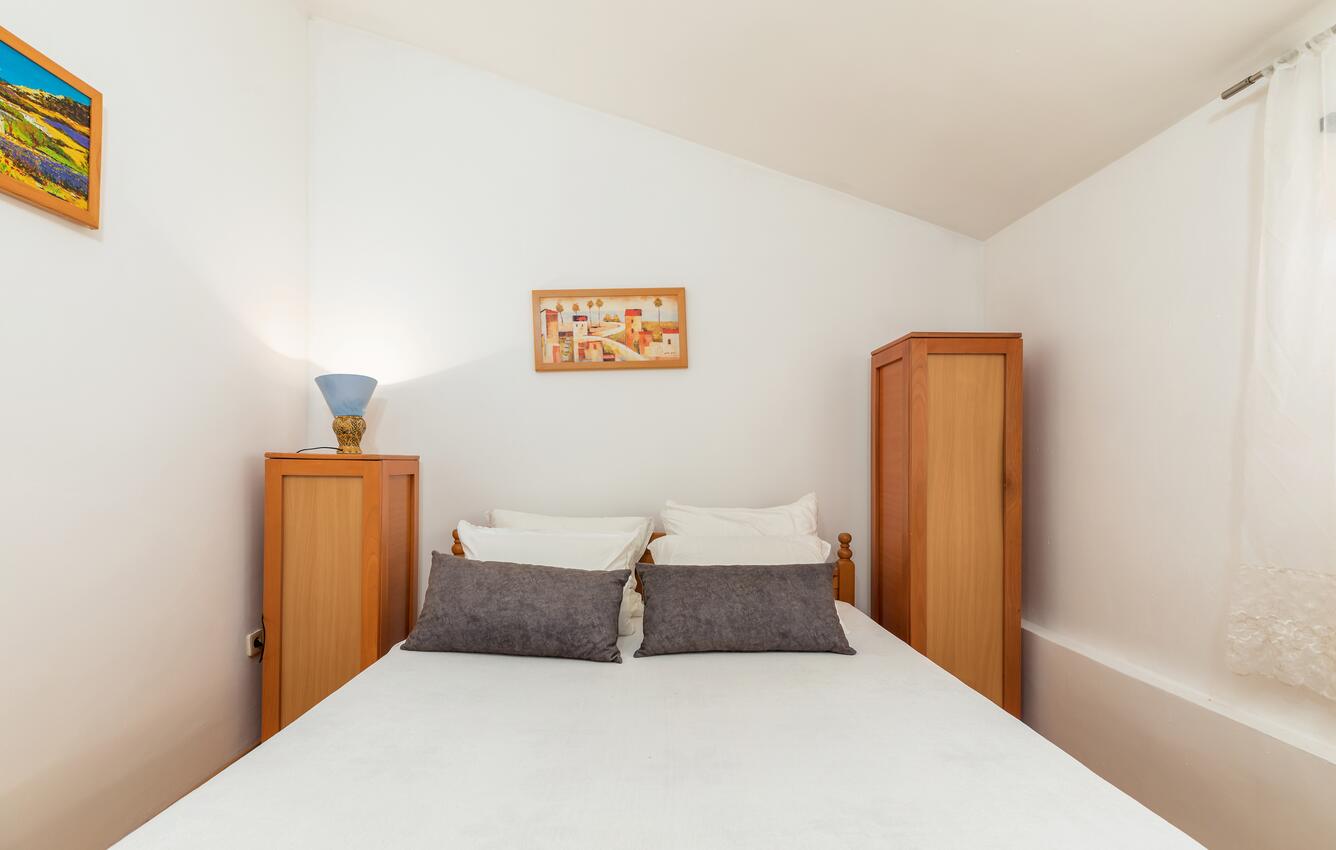 A-13742-e - Private accommodation - Apartments and rooms with parking space Fažana