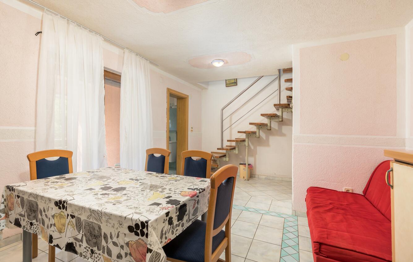 A-13742-e - Private accommodation - Apartments and rooms with parking space Fažana