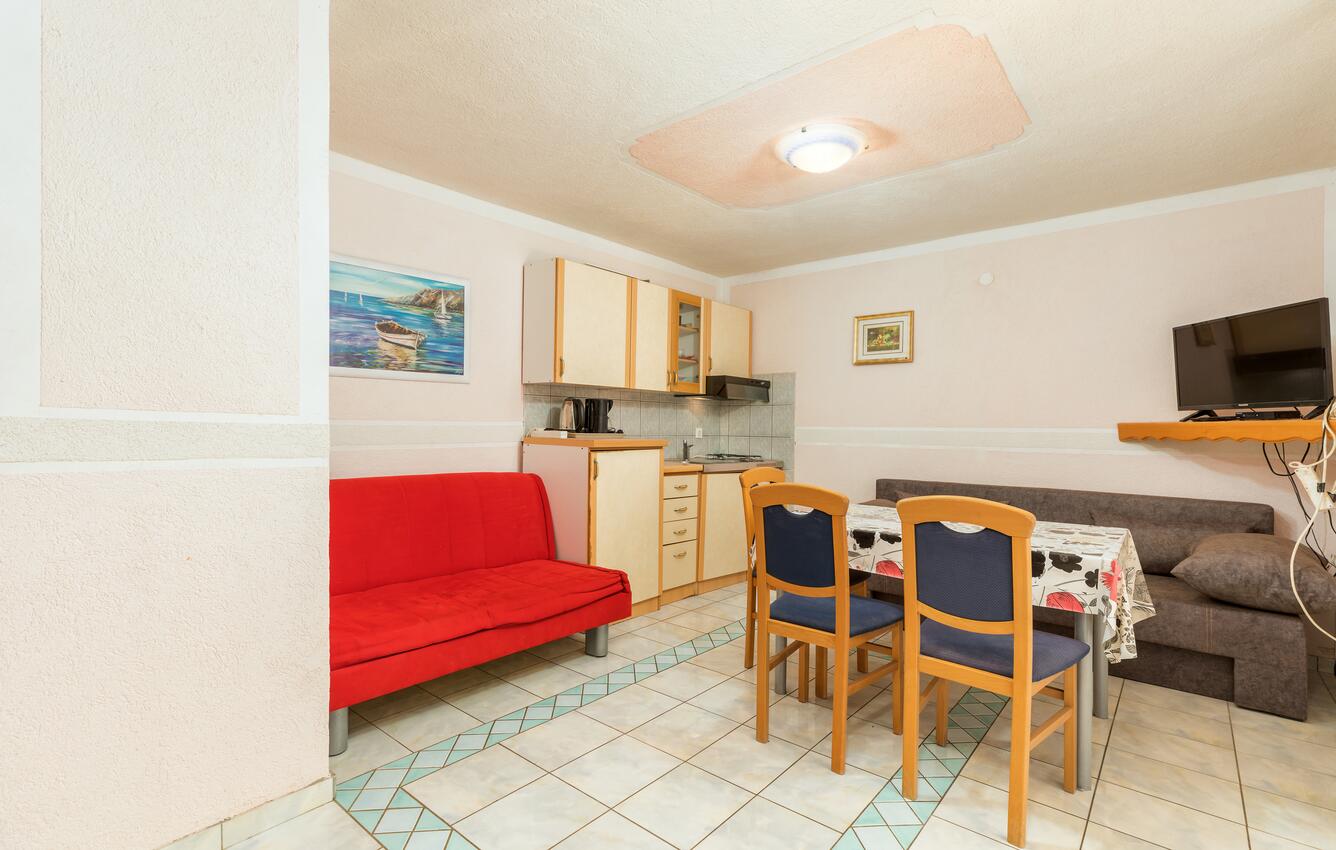 A-13742-e - Private accommodation - Apartments and rooms with parking space Fažana