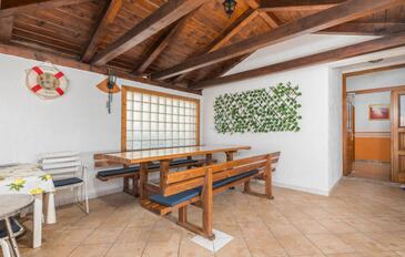 Apartments and rooms with parking space Fažana - 13742