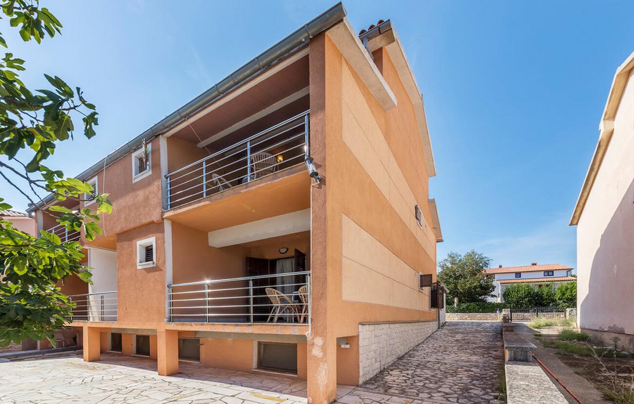 Property - Apartments and rooms with parking space Fažana
