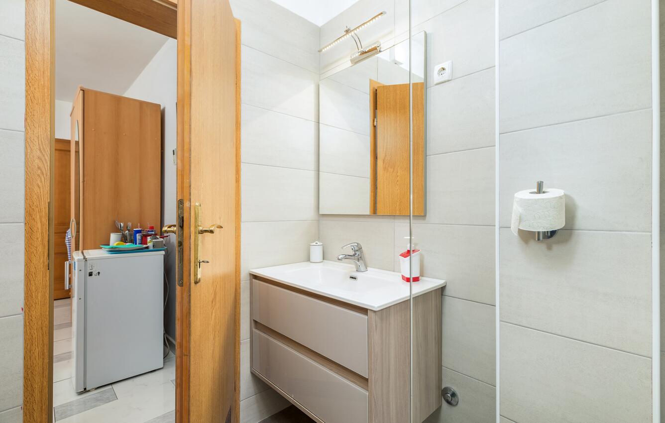 S-13742-a - Private accommodation - Apartments and rooms with parking space Fažana