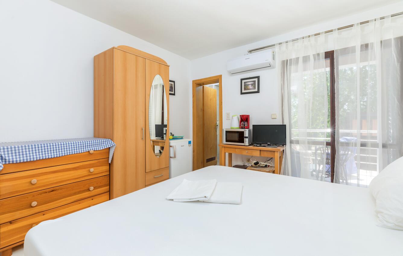 S-13742-a - Private accommodation - Apartments and rooms with parking space Fažana