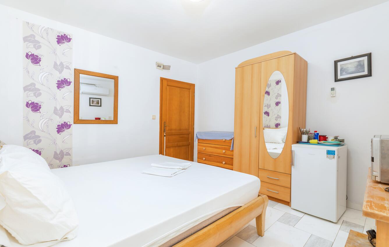 S-13742-a - Private accommodation - Apartments and rooms with parking space Fažana