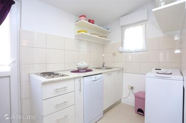 Apartments with parking space Ostrvica, Omiš - 13749