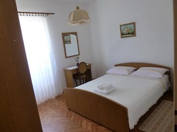 Apartments by the sea Ugljan - 13764