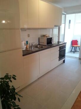 Apartmani uz more Omiš - 13796