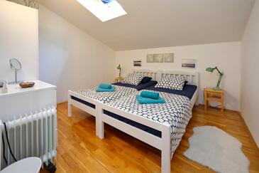 Apartments by the sea Sukošan, Zadar - 13825