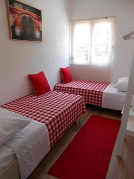 Ferienwohnungen mit Parkplatz Okrug Gornji, Ciovo - 13859