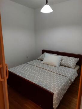 Ferienwohnungen am Meer Necujam, Solta - 13884