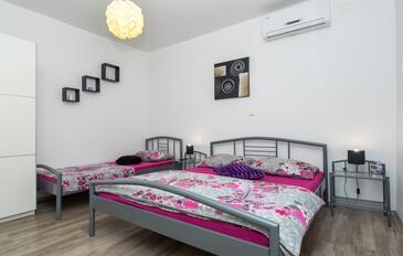 Appartamenti con piscina per famiglie Crilo Gessenizze - Krilo Jesenice, Almissa - Omiš - 13898