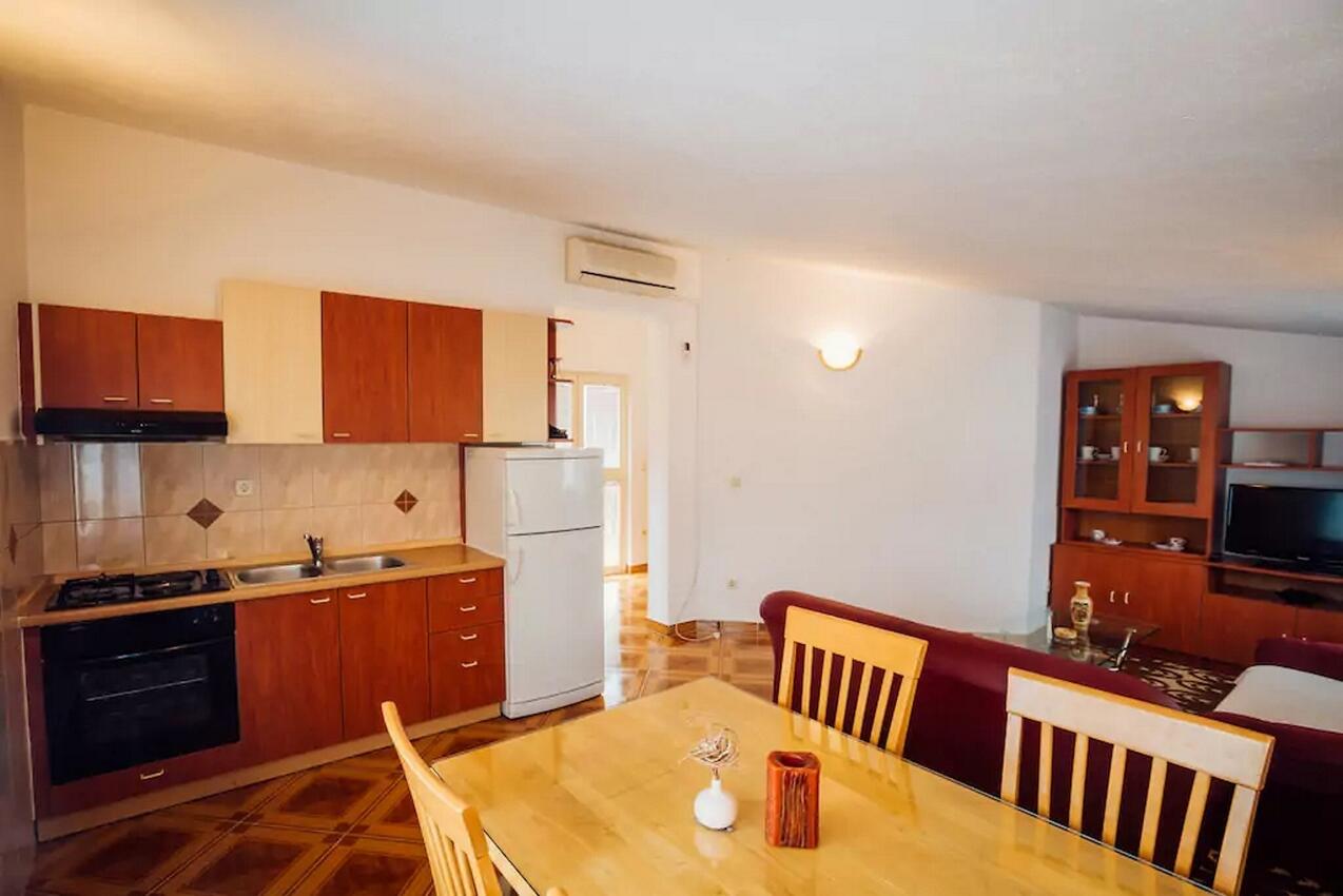 A-13969-a - Privatunterkunft - Ferienwohnungen mit Parkplatz Solin, Split