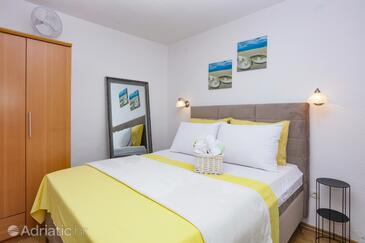 Apartments with parking space Vodice - 13973