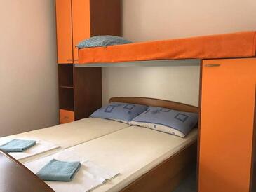 Apartments with parking space Pirovac, Šibenik - 13977