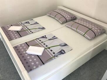 Apartments with parking space Pirovac, Šibenik - 13977