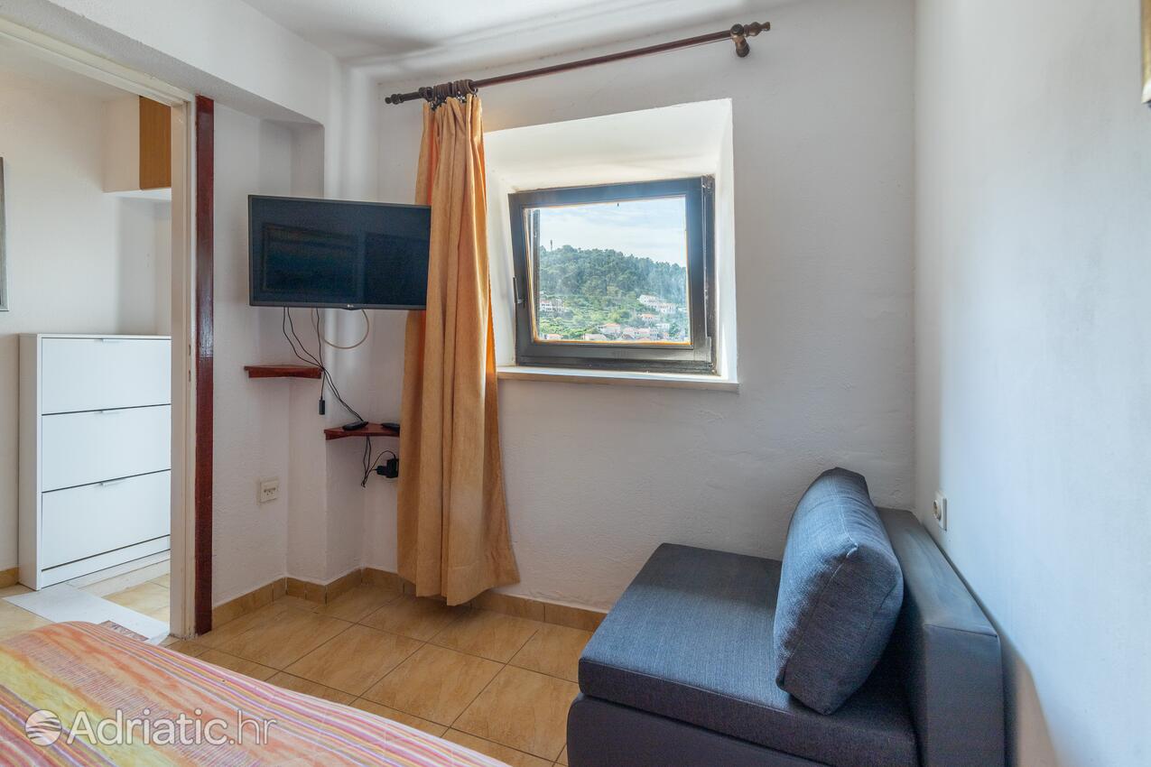 K-14003 - Alloggi privati - Casa vacanze accanto al mare Pucisca, Brazza - Brač