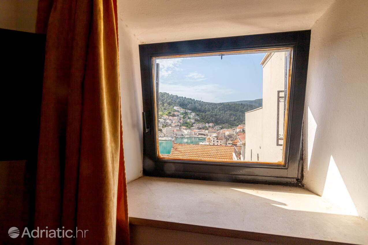 K-14003 - Alloggi privati - Casa vacanze accanto al mare Pucisca, Brazza - Brač