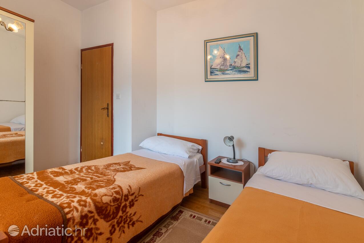 K-14003 - Alloggi privati - Casa vacanze accanto al mare Pucisca, Brazza - Brač
