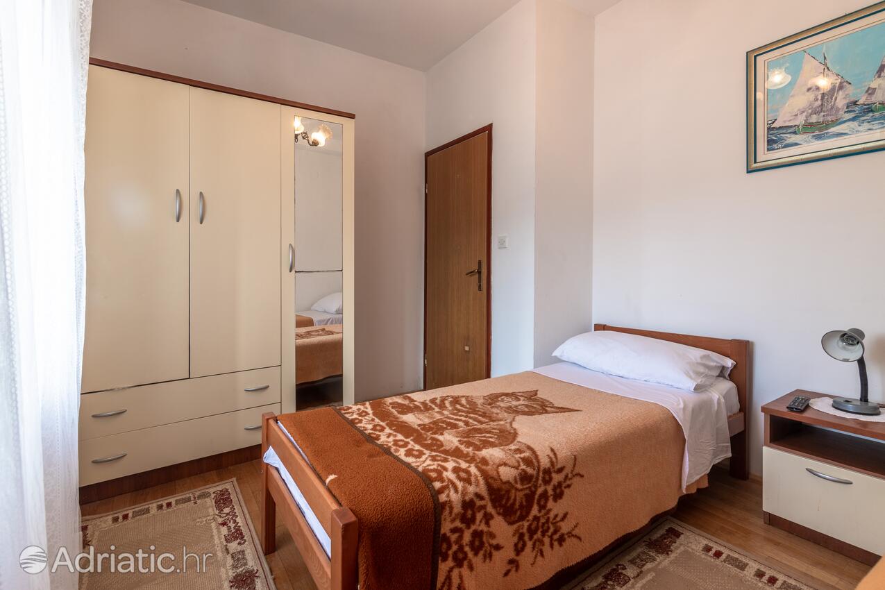 K-14003 - Alloggi privati - Casa vacanze accanto al mare Pucisca, Brazza - Brač
