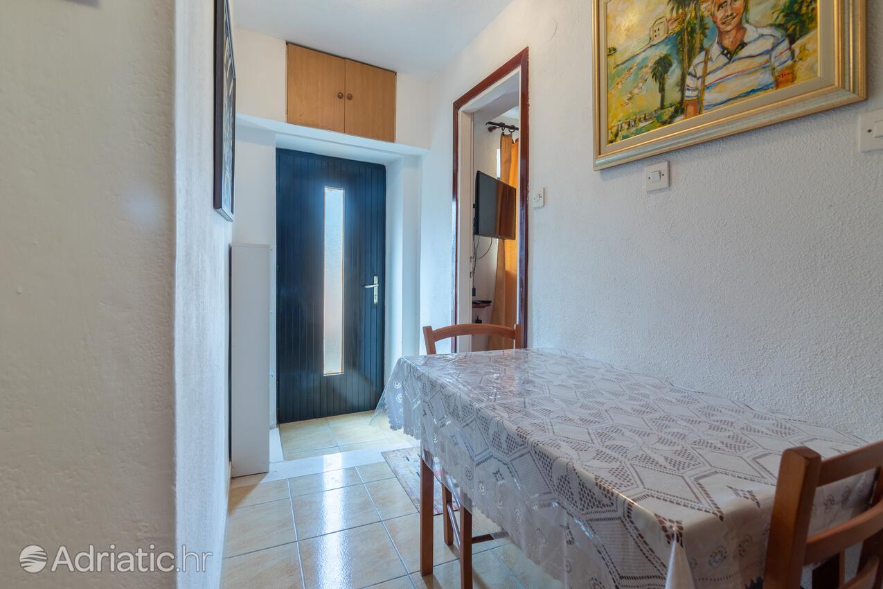 K-14003 - Alloggi privati - Casa vacanze accanto al mare Pucisca, Brazza - Brač