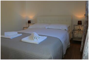 Lägenheter med pool lämpliga för familjer med barn Primosten - 14049