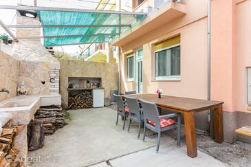 Apartments with parking space Split - 14051