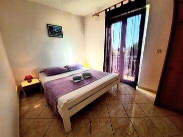 Ferienwohnungen mit Parkplatz Pakostane, Biograd - 14054