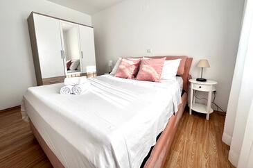 Apartments with parking space Lopar, Rab - 14070